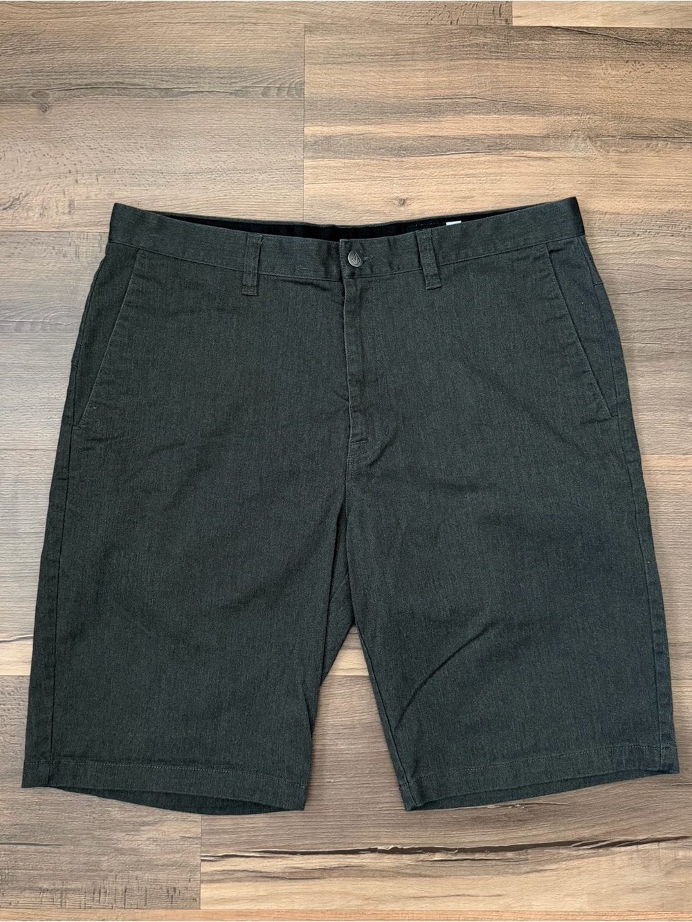 Volcom Men's Charcoal Grey Stretch Chino Flat Front Shorts Size 36